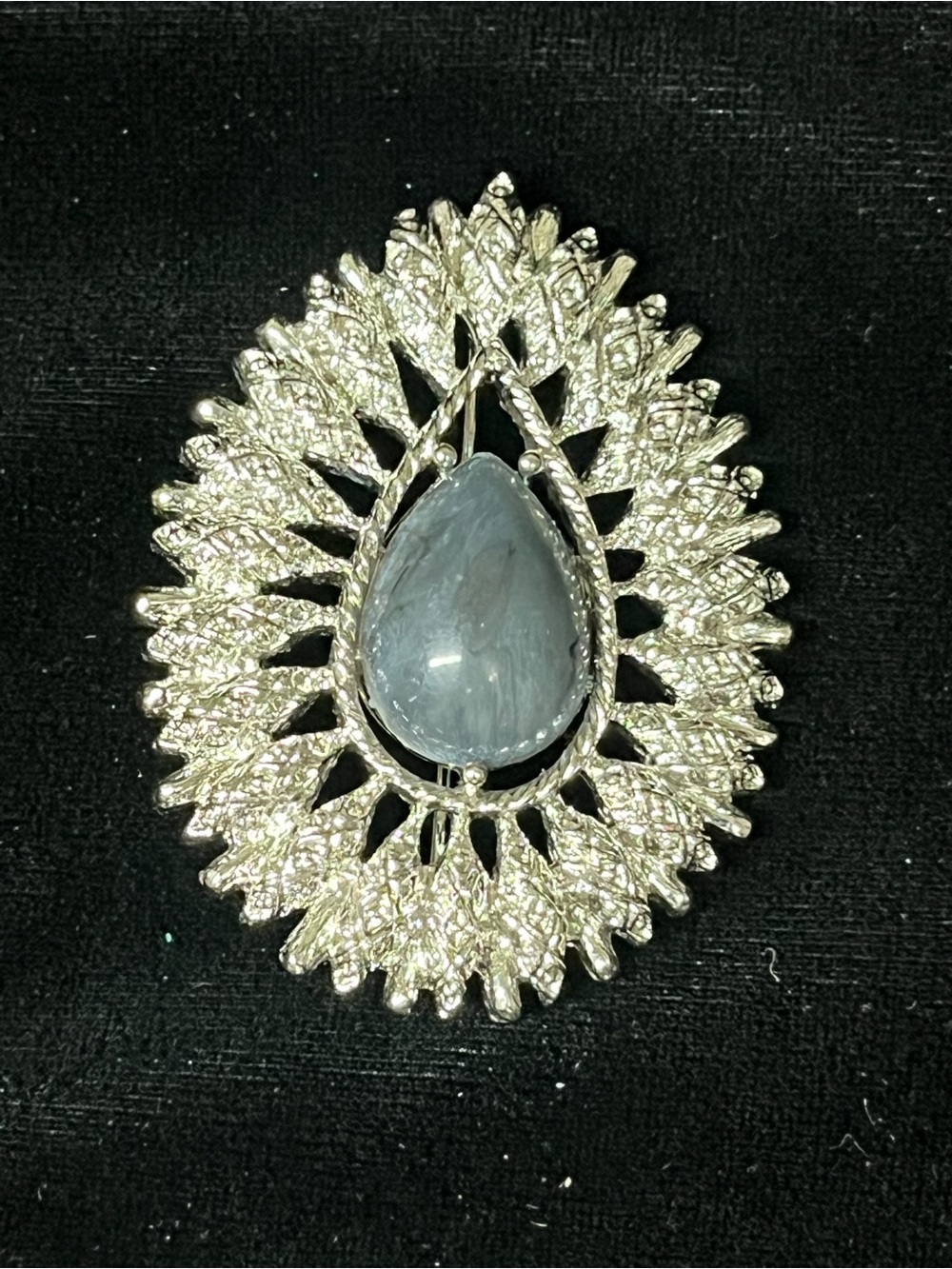 Sarah Coventry 1978 "Granada" brooch 1738
